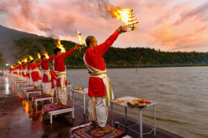 A man doing arti